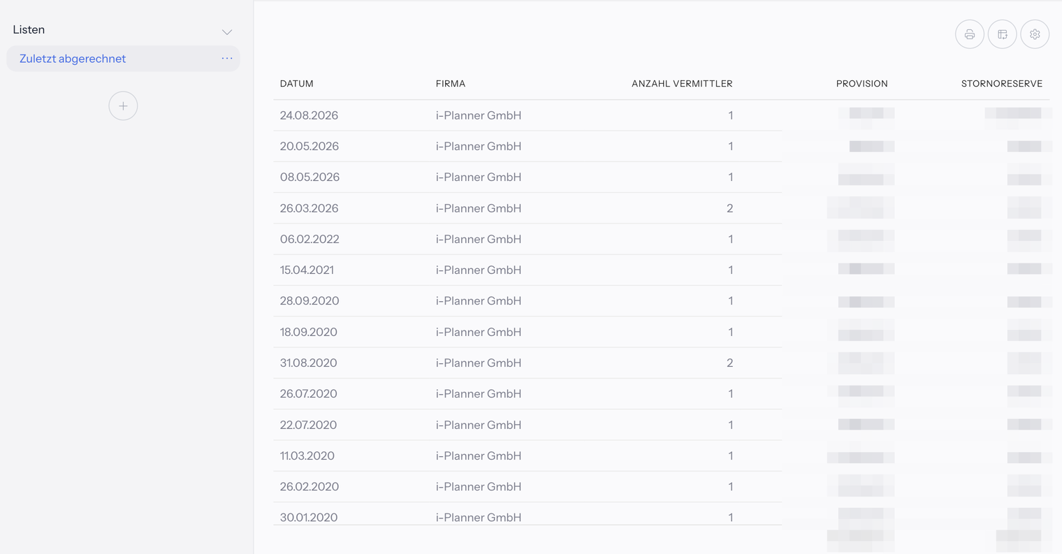 Abrechnungsarchiv mit der Liste Zuletzt abgerechnet: Zeilen mit Datum, Firma i-Planner GmbH und Anzahl Vermittler, die Beträge in den Spalten Provision und Stornoreserve sind unkenntlich gemacht