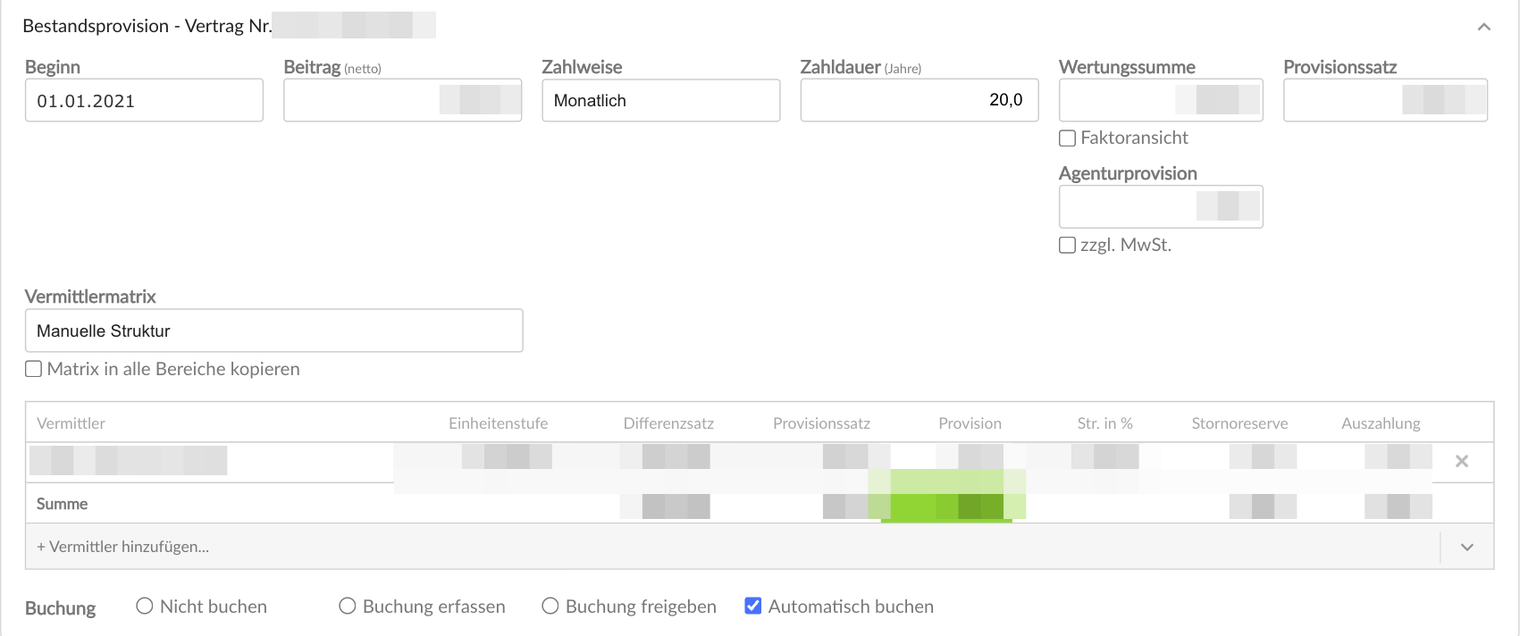 Aufgeklappter Bereich Bestandsprovision mit Beginn, Beitrag (netto), Zahlweise, Zahldauer (Jahre), Wertungssumme, Provisionssatz, Faktoransicht, Agenturprovision und zzgl. MwSt., ohne Stornohaftung und ohne Stornoreserve; darunter Vermittlermatrix mit grün hinterlegter Summe und die Leiste Buchung mit Nicht buchen, Buchung erfassen, Buchung freigeben und gesetztem Häkchen Automatisch buchen; Vertragsnummer, Namen und Beträge unkenntlich
