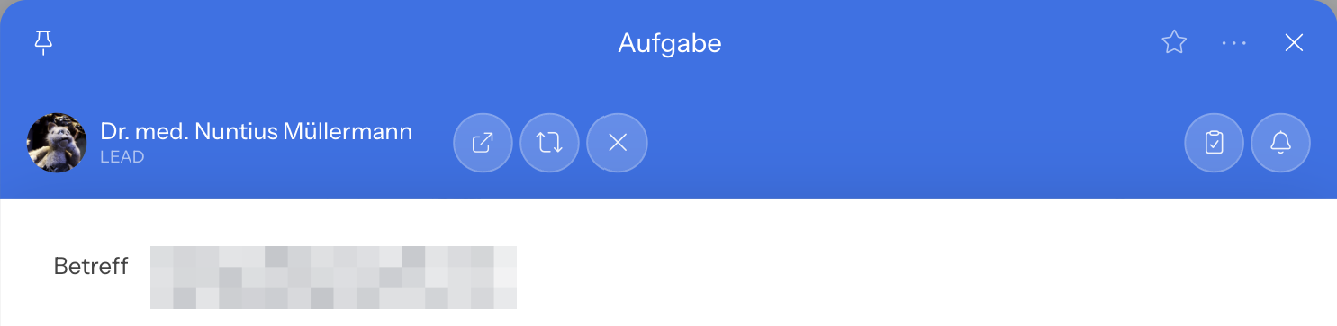 Kopf eines Aktivitätenfensters Aufgabe: oben Anpinnen, Stern, Optionen und Schließen; darunter der zugewiesene Kontakt mit drei runden Schaltflächen und rechts die Schaltflächen Aktivität erstellen und Erinnerung; darunter das Feld Betreff