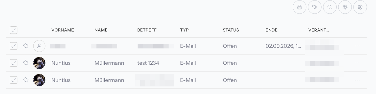 Liste Aktivitäten › E-Mails mit den Spalten Vorname, Name, Betreff, Typ, Status, Ende und Verantwortlich; jede Zeile hat den Typ E-Mail