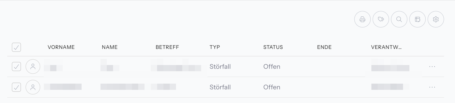 Tabelle der Ansicht Gelöscht mit den Spalten Vorname, Name, Betreff, Typ, Status, Ende und Verantwortlich; zwei Zeilen mit Typ Störfall und Status Offen, darüber runde Symbolknöpfe