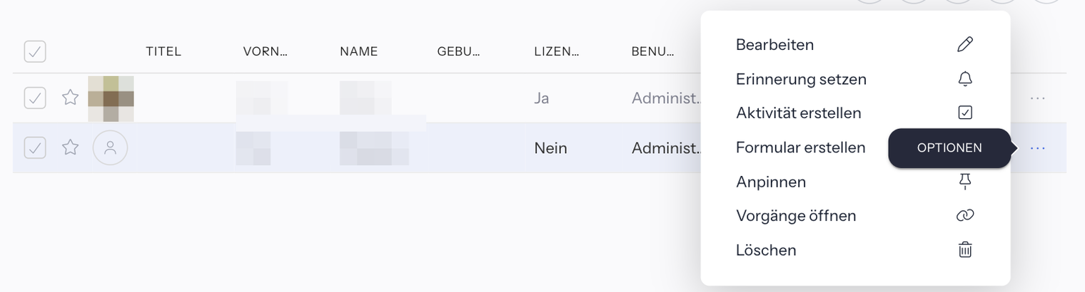 Benutzerliste mit geöffnetem Drei-Punkte-Menü einer Zeile mit den Einträgen Bearbeiten, Erinnerung setzen, Aktivität erstellen, Formular erstellen, Anpinnen, Vorgänge öffnen und Löschen; Namen und Foto unkenntlich
