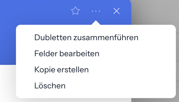 Kopf eines Kundenfensters mit geöffnetem Drei-Punkte-Menü und den Einträgen Dubletten zusammenführen, Felder bearbeiten, Kopie erstellen und Löschen