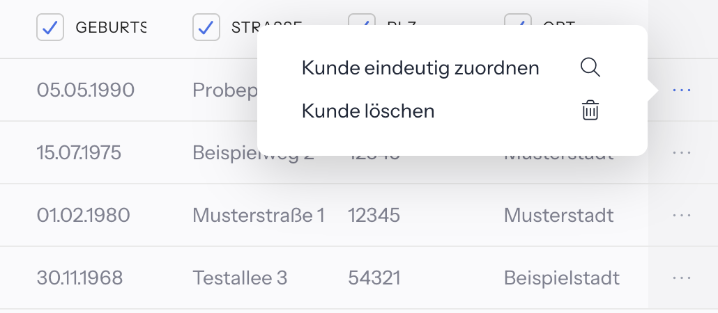 Geöffnetes Zeilenmenü einer Zeile im Schritt Kunden zuordnen mit den Einträgen Kunde eindeutig zuordnen (Lupe) und Kunde löschen (Papierkorb)