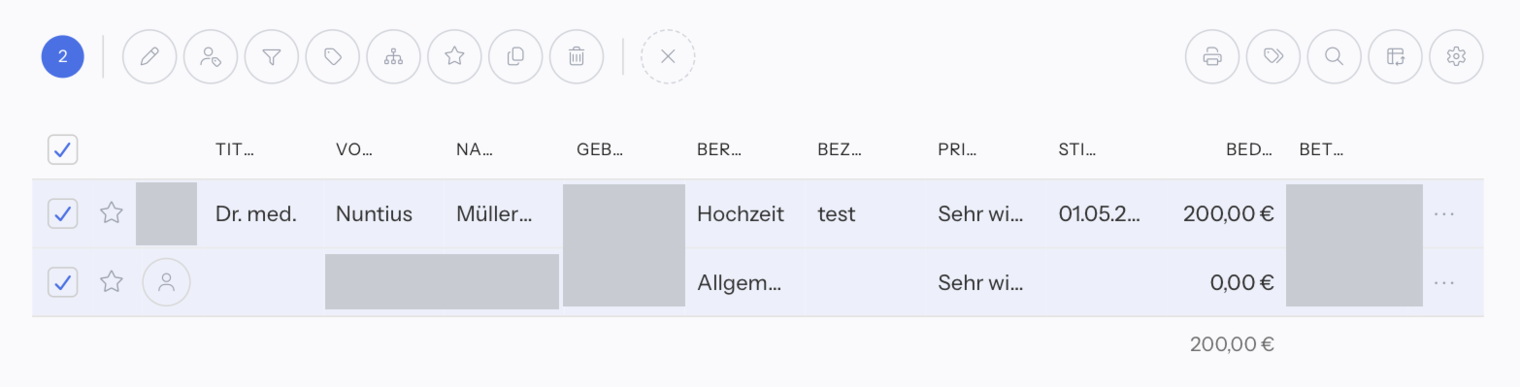 Liste Wünsche & Ziele mit zwei angehakten Zeilen, dem Zähler 2 und der Aktionsleiste mit den runden Symbolen Spalteninhalt bearbeiten, Kunde wechseln, Pipeline, Stichworte, Teammitglied hinzufügen, Markierung, Kopieren und Löschen