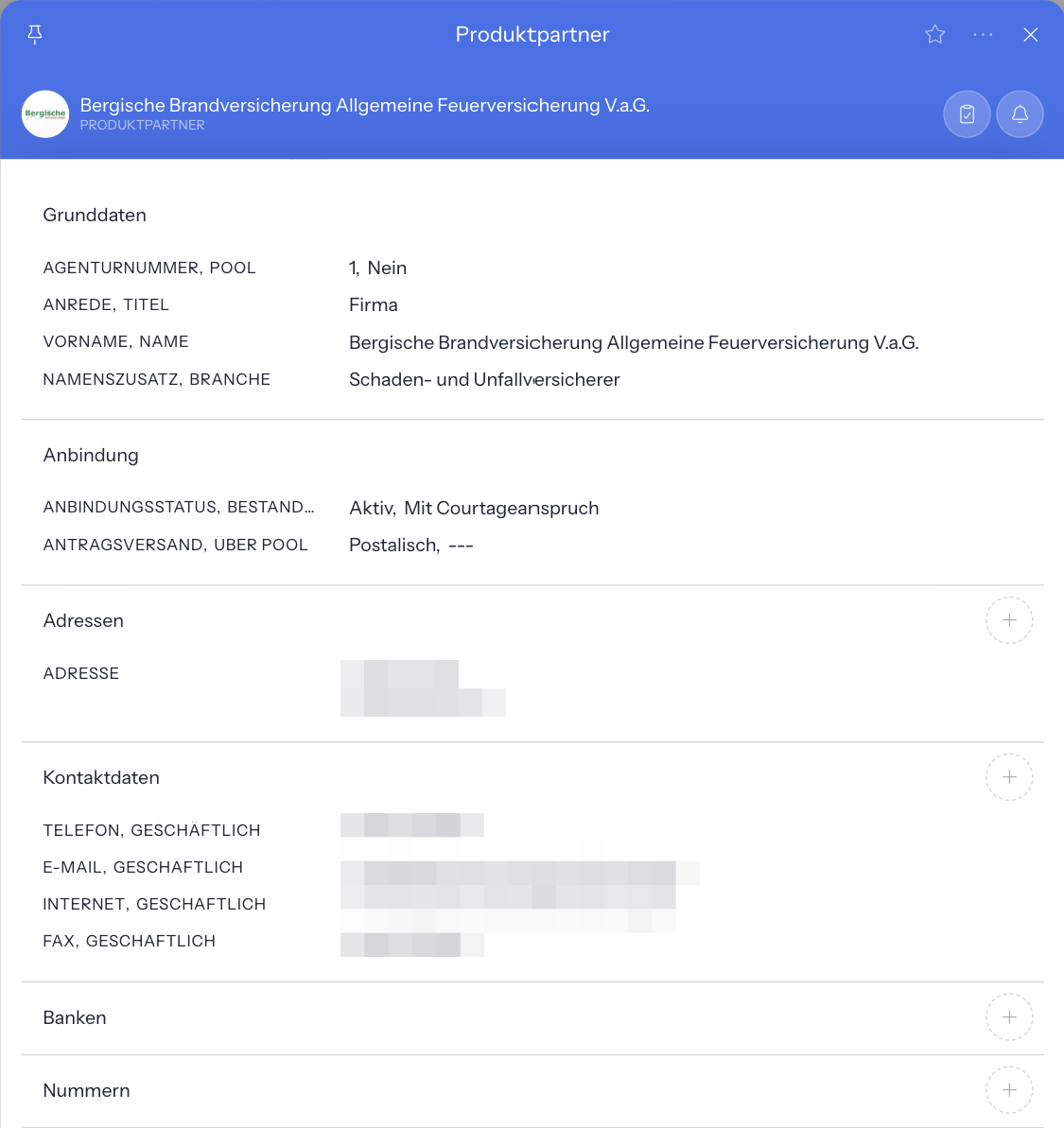 Stammdaten des Produktpartners Bergische Brandversicherung mit den Gruppen Grunddaten, Anbindung, Adressen, Kontaktdaten, Banken und Nummern; in Anbindung die Werte Aktiv, Mit Courtageanspruch und Postalisch; Anschrift und Kontaktdaten unkenntlich