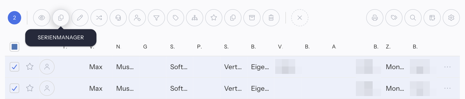 Aktionsleiste einer Vertragsliste mit zwei markierten Zeilen und dem Tooltip SERIENMANAGER am Symbol mit den zwei Blättern