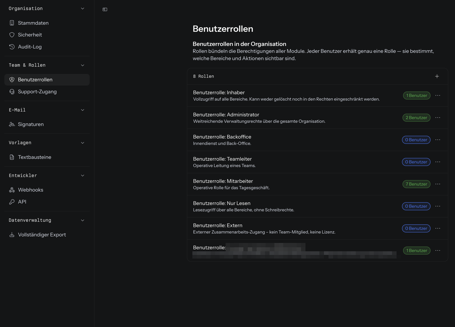Die Seite Benutzerrollen unter Organisation › Einstellungen › Team & Rollen