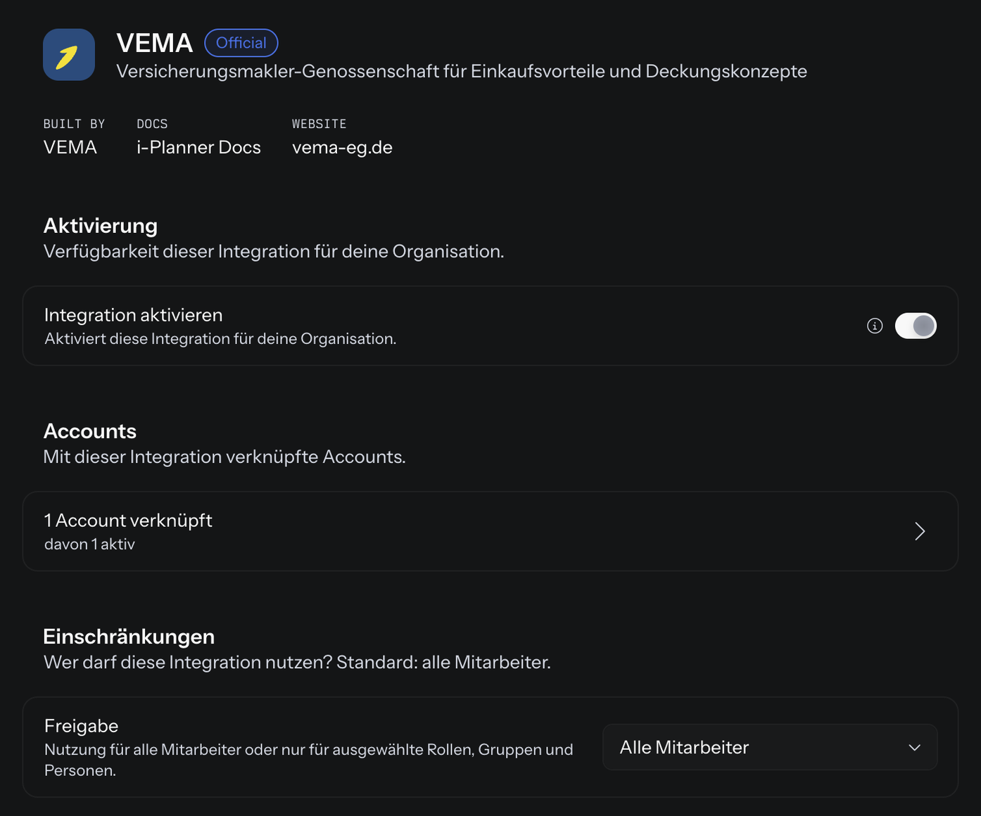 Detailseite der Integration VEMA unter Organisation › Integrationen: oben Logo, Name VEMA mit dem Kennzeichen Official und der Beschreibung Versicherungsmakler-Genossenschaft für Einkaufsvorteile und Deckungskonzepte, darunter Built by VEMA, Docs i-Planner Docs und Website vema-eg.de; im Bereich Aktivierung der eingeschaltete Schalter Integration aktivieren mit Info-Symbol, im Bereich Accounts zum Beispiel 1 Account verknüpft, davon 1 aktiv, und im Bereich Einschränkungen das Feld Freigabe mit der Auswahl Alle Mitarbeiter