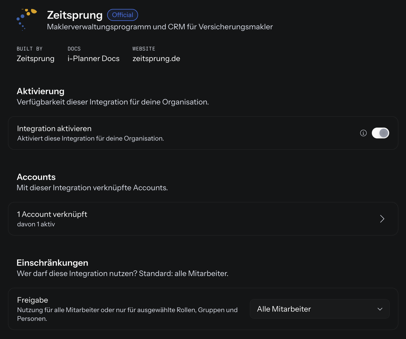 Detailseite der Integration Zeitsprung unter Organisation › Integrationen: oben Logo, Name Zeitsprung mit dem Kennzeichen Official und der Beschreibung Maklerverwaltungsprogramm und CRM für Versicherungsmakler, darunter Built by Zeitsprung, Docs i-Planner Docs und Website zeitsprung.de; im Bereich Aktivierung der eingeschaltete Schalter Integration aktivieren mit Info-Symbol,, im Bereich Accounts 1 Account verknüpft, davon 1 aktiv, im Bereich Einschränkungen das Feld Freigabe mit der Auswahl Alle Mitarbeiter